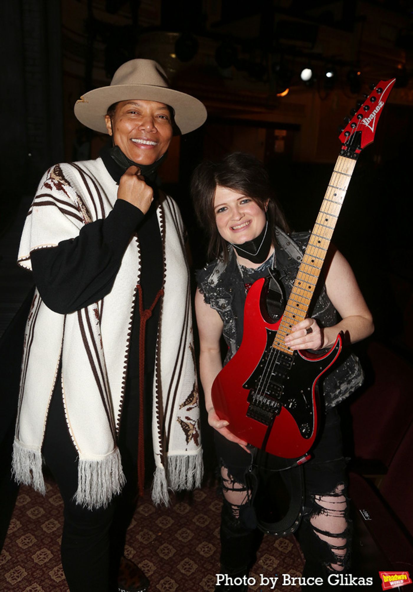 Photos: Queen Latifah Poses with the Cast of MJ on Broadway  Image