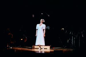 Elizabeth Stanley Photo