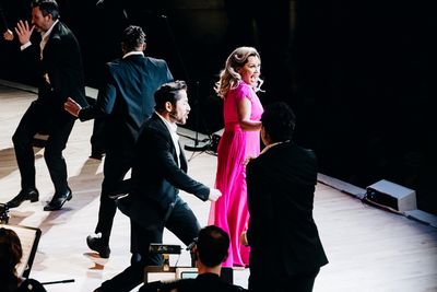 Vanessa Williams, and dancers Photo