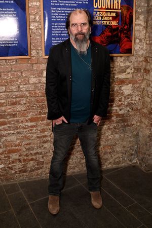 Steve Earle
@ BroadwayWorld Steve Earle
Photo