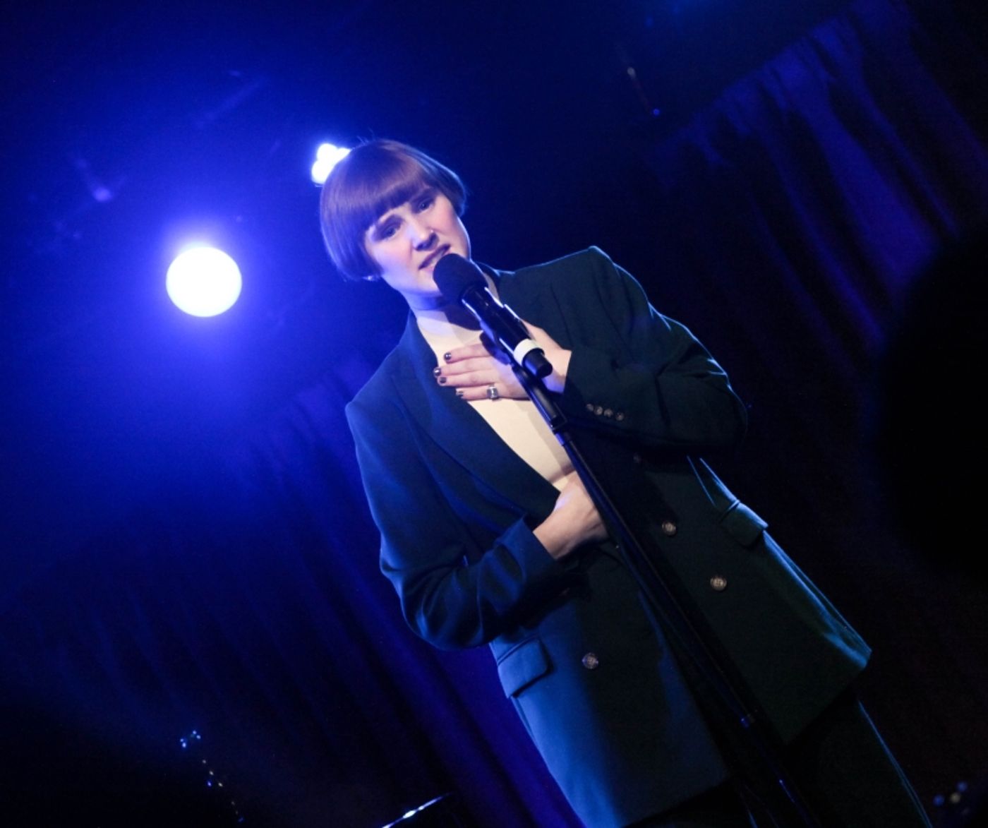 Review: Sally Shaw Is Unbelievable in BOTH SIDES NOW at The Green Room 42  Image