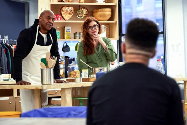 John Earl Jelks, Debra Messing  Photo