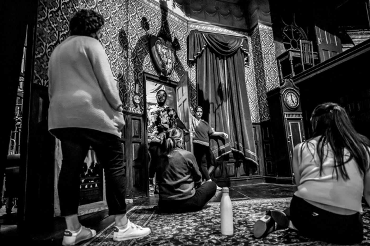 Photos: Go Inside Stunt Rehearsals for THE PLAY THAT GOES WRONG  Image