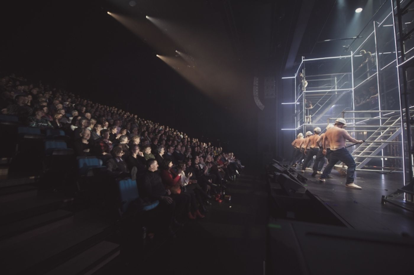 Review: THE FULL MONTY at Sarpborg Scene – 'Bares' it All and Suceeds  Image