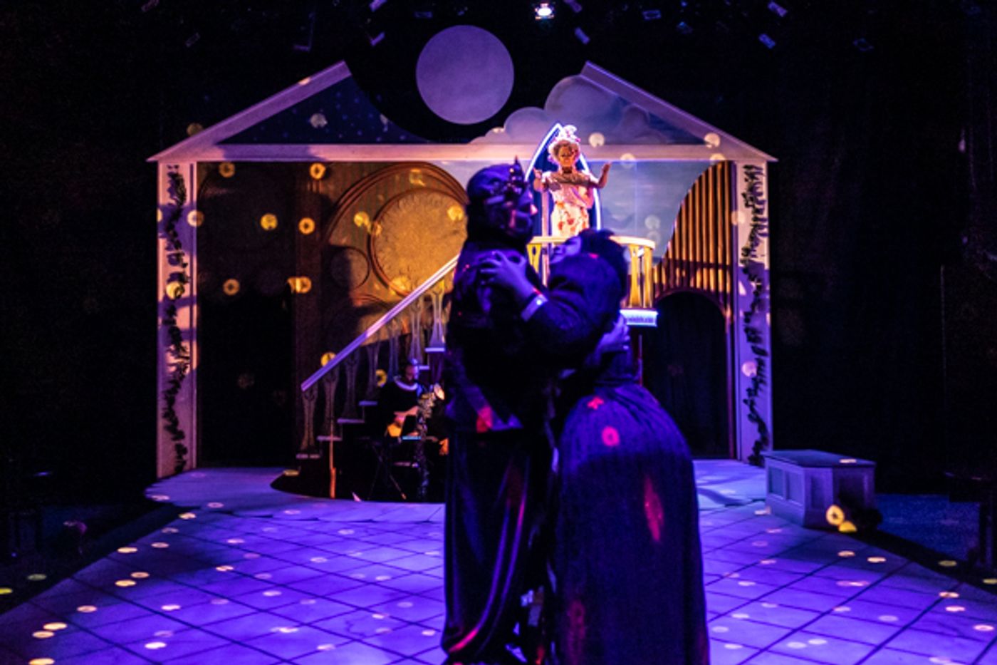 Photos: First look at CATCO's HEAD OVER HEELS  Image