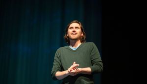 Fountainhead (Ben Euphrat*) turns to an online community to help him recover from addiction @ BroadwayWorld Fountainhead (Ben Euphrat*) turns to an online community to help him recover from add Photo