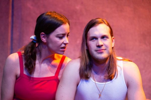 Donnla Hughes (Darja), Gunnar Manchester (Maks)
 Photo