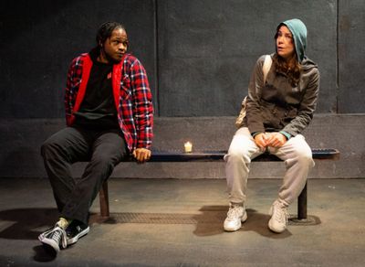 Rodney Witherspoon II (Vic), Donnla Hughes (Darja)
 Photo