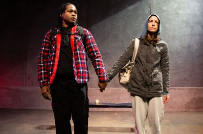 Rodney Witherspoon II (Vic), Donnla Hughes (Darja)
 Photo