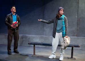 Steve Kidd (Tommy), Donnla Hughes (Darja)
 Photo