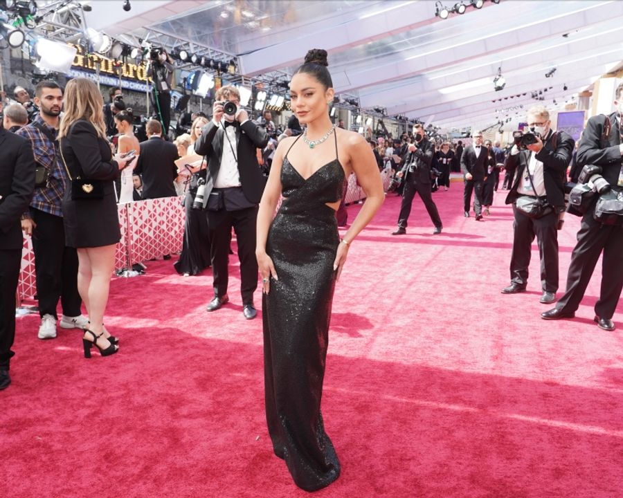 Photos: Ariana DeBose, Rita Moreno & More on the Red Carpet at the Oscars Image