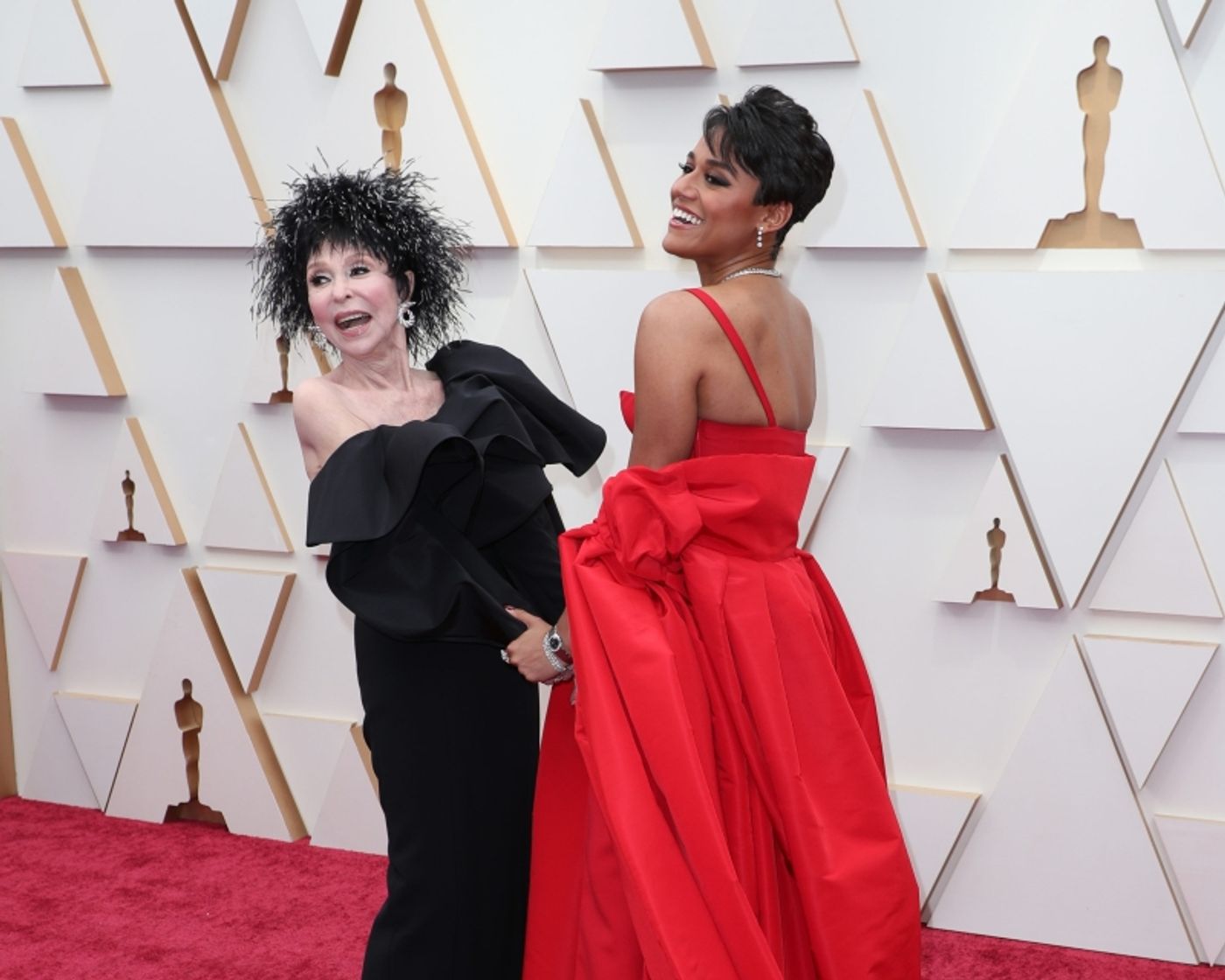 Photos: Ariana DeBose, Rita Moreno & More on the Red Carpet at the Oscars  Image