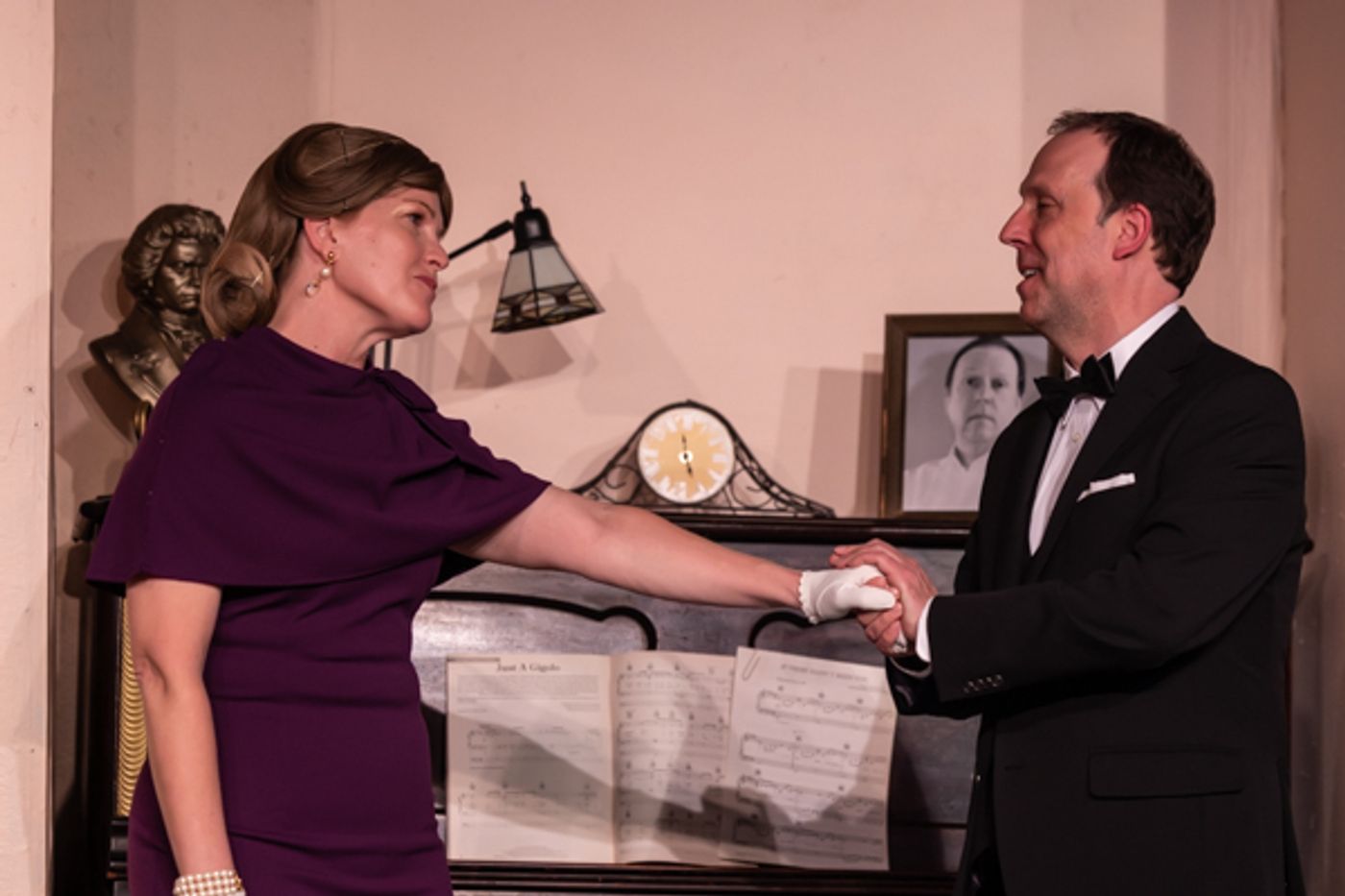 Photos: First look at Curtain Players' PRESENT LAUGHTER Photos: First look at Curtain Players' PRESENT LAUGHTER Image