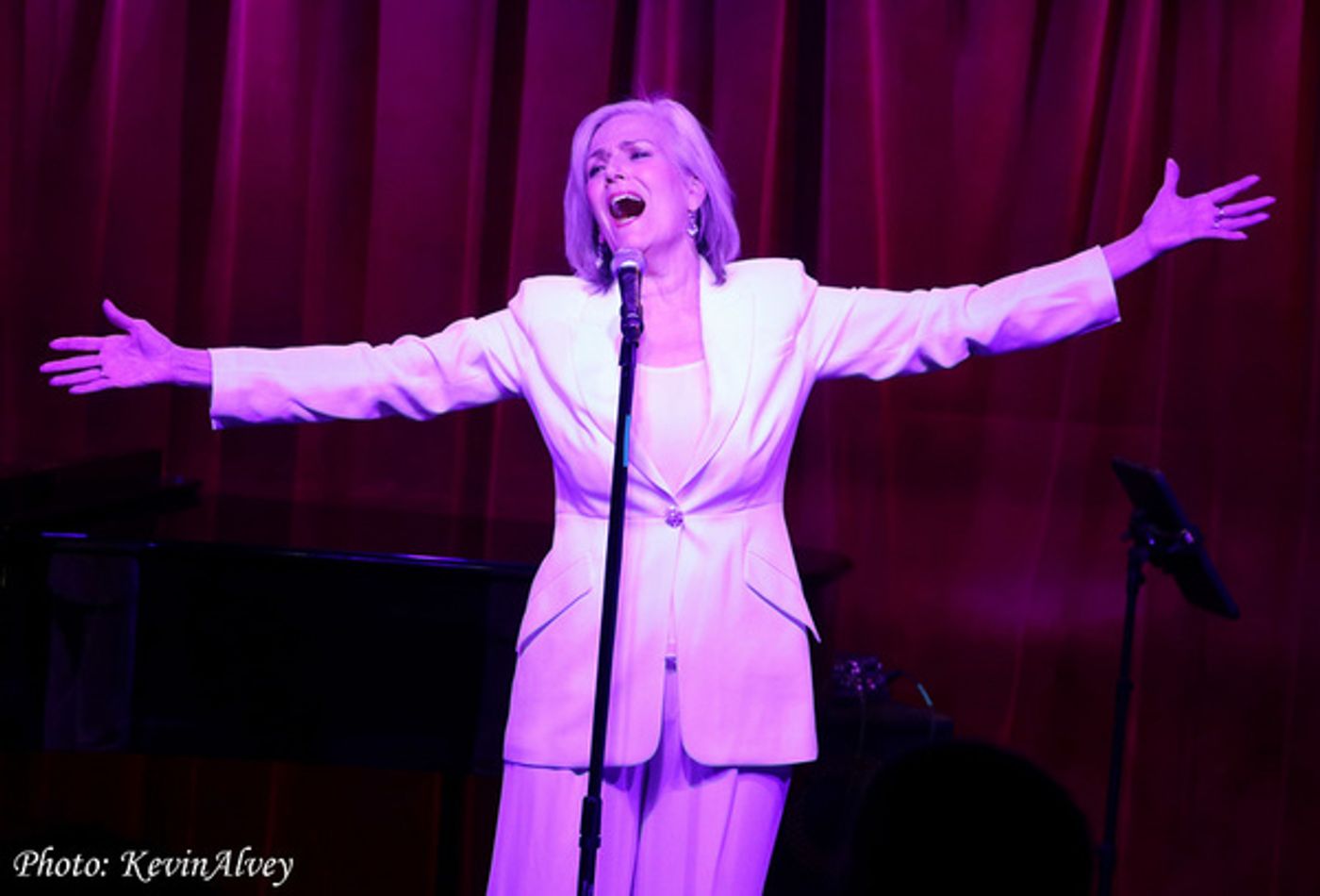 Photos: Karen Mason Razzle Dazzles At Birdland  Image