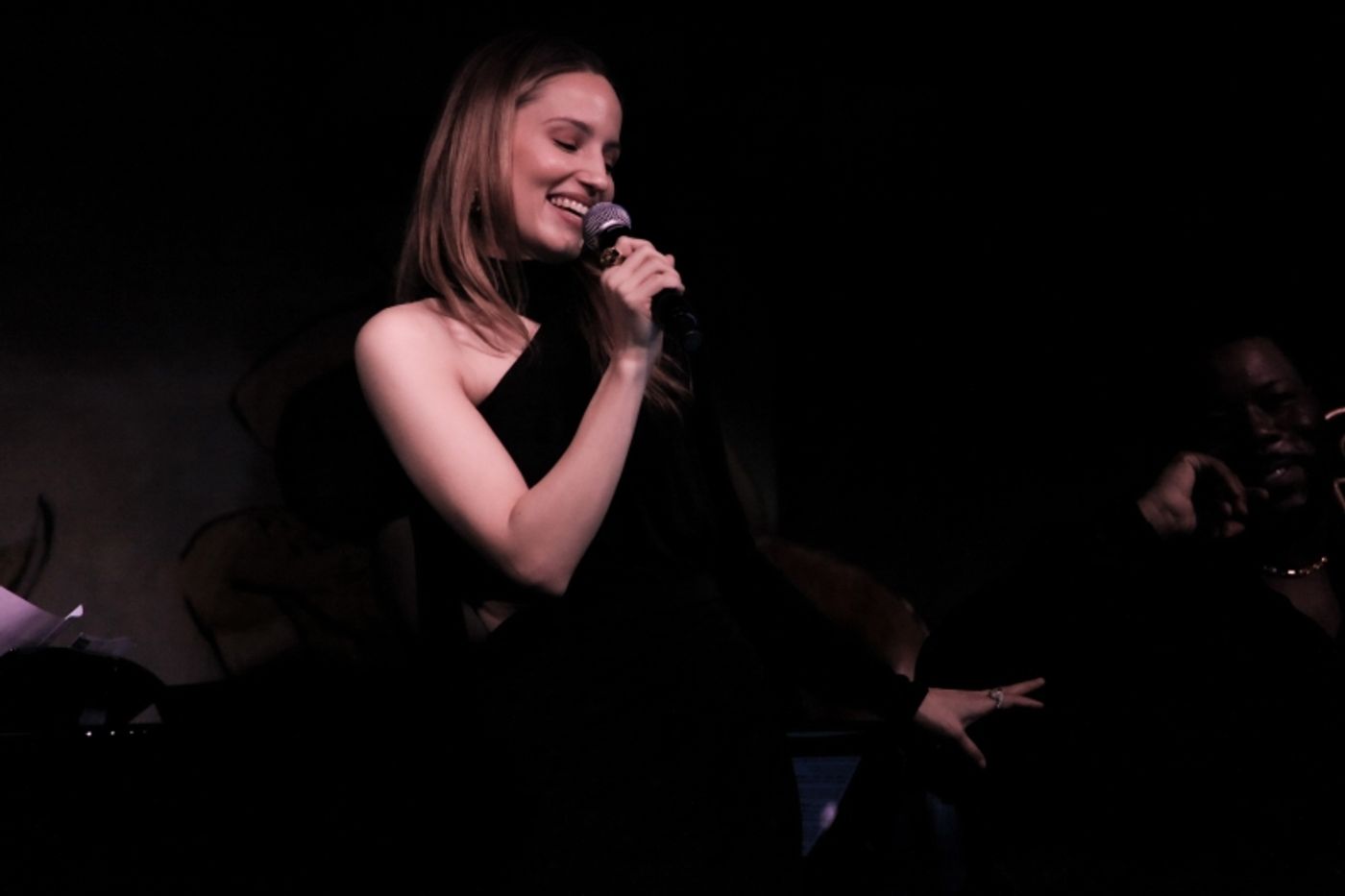 Review: Dianna Agron Takes Café Carlyle Audience Back To An Elegant, Sophisticated Era Review: Dianna Agron Takes Café Carlyle Audience Back To An Elegant, Sophisticated Era Image