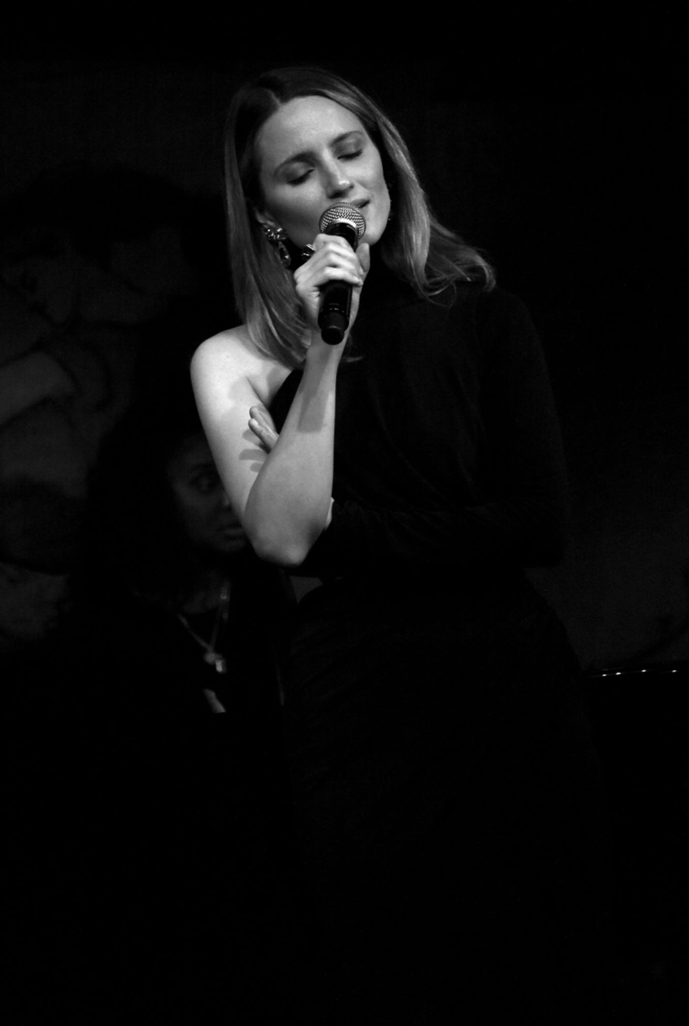 Review: Dianna Agron Takes Café Carlyle Audience Back To An Elegant, Sophisticated Era Review: Dianna Agron Takes Café Carlyle Audience Back To An Elegant, Sophisticated Era Image