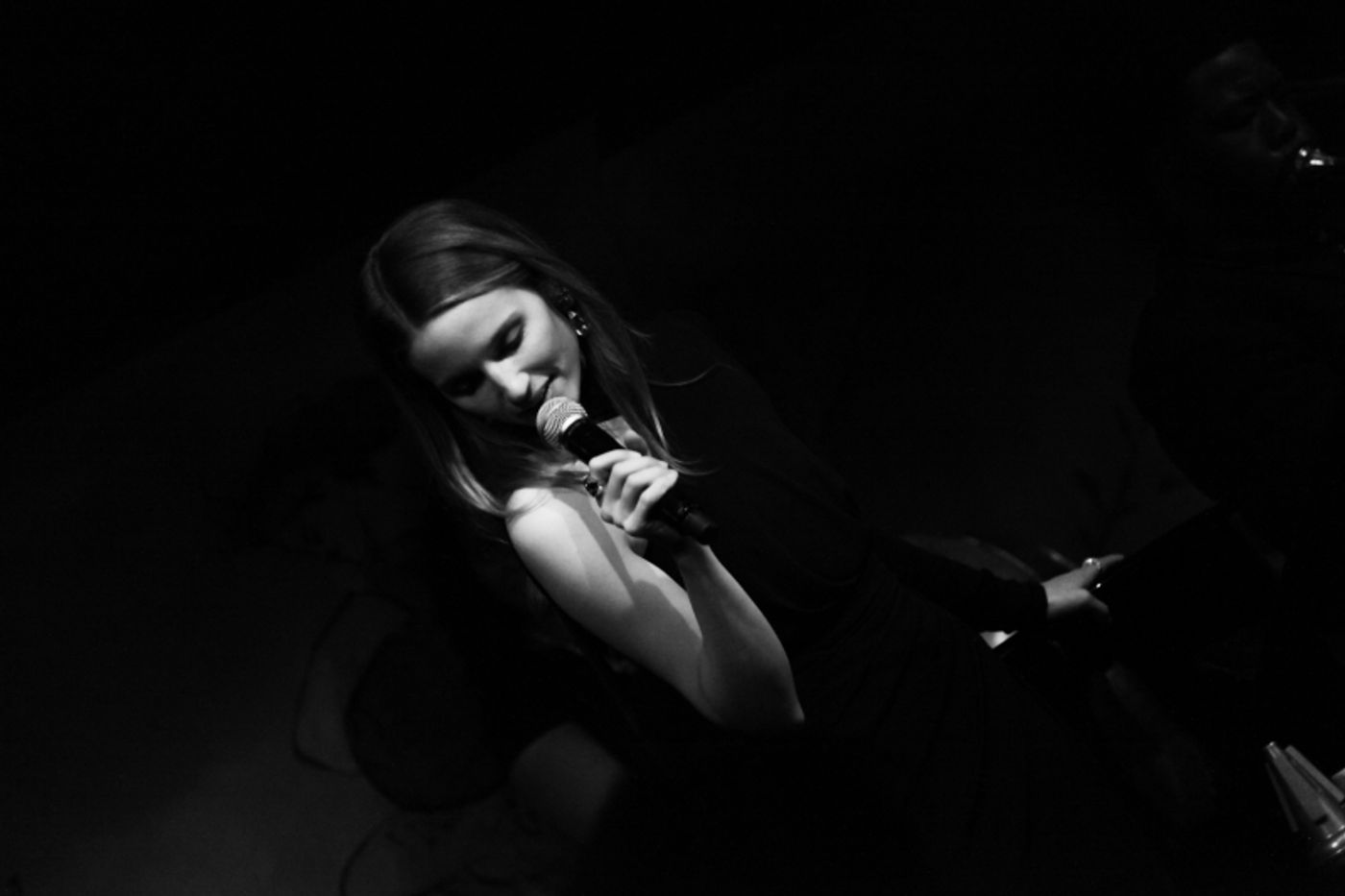 Review: Dianna Agron Takes Café Carlyle Audience Back To An Elegant, Sophisticated Era Review: Dianna Agron Takes Café Carlyle Audience Back To An Elegant, Sophisticated Era Image