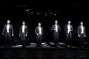 Steven Telsey, Blake Roman, Danny Kornfeld, Eric Peters, Sean Bell, Zal Owen
 Photo