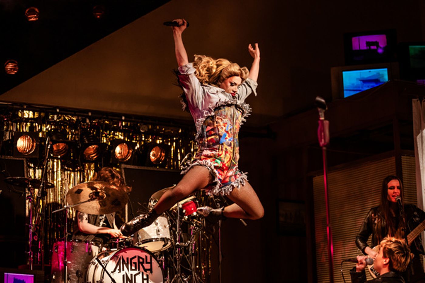 Photos: First Look at Divina De Campo and More in HEDWIG AND THE ANGRY INCH  Image