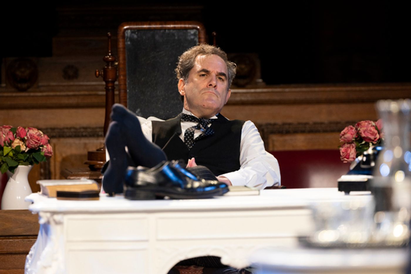 Photos: Check Out All New Photos From WITNESS FOR THE PROSECUTION at London's County Hall  Image