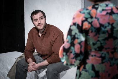 John MacCormick as Simon Photo