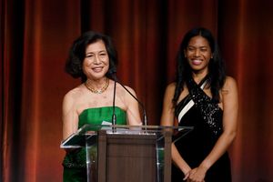 Loida Nicolas Lewis  Photo