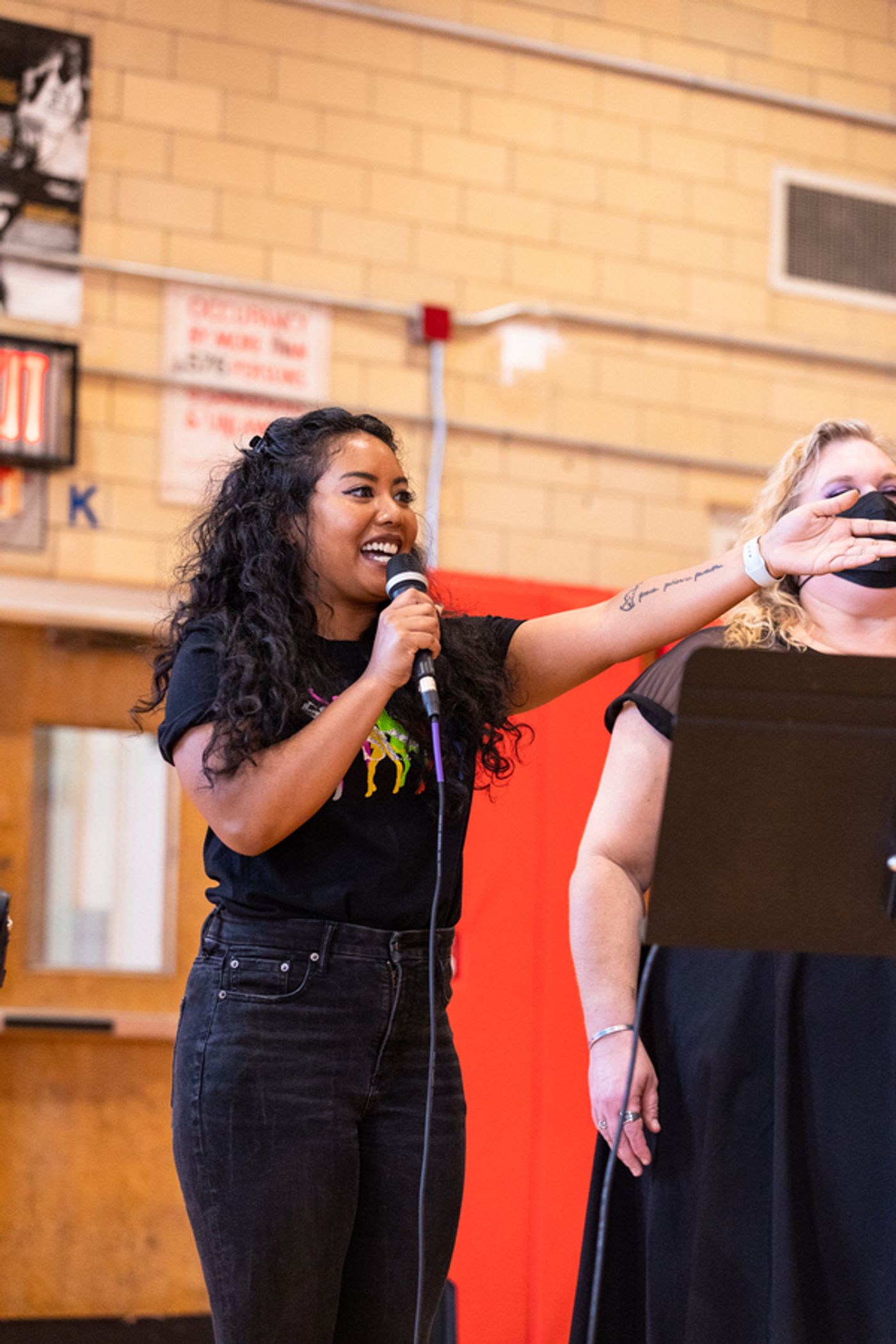 Photos: NYC Students Sing with the Queens from SIX  Image