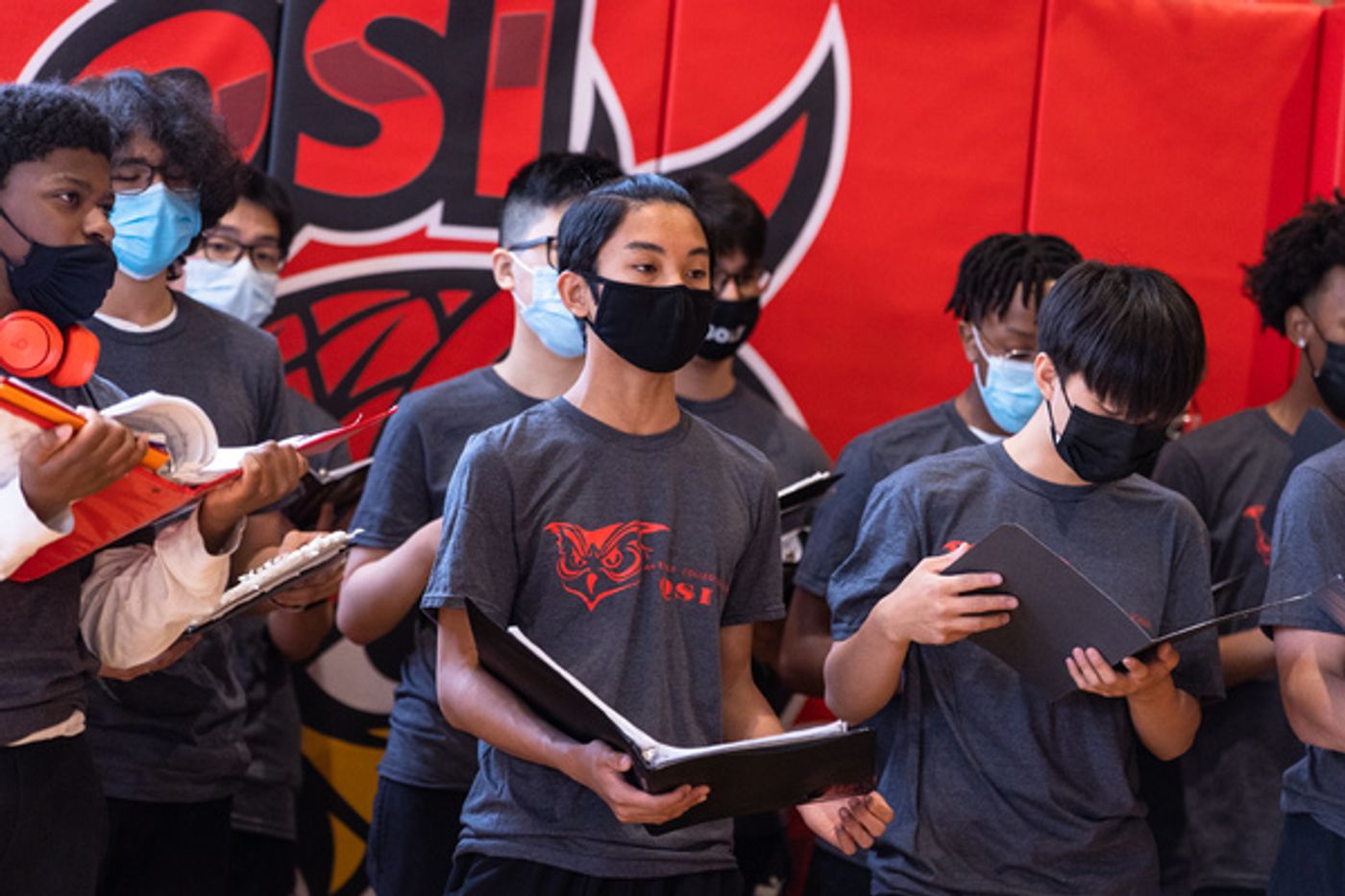 Photos: NYC Students Sing with the Queens from SIX  Image