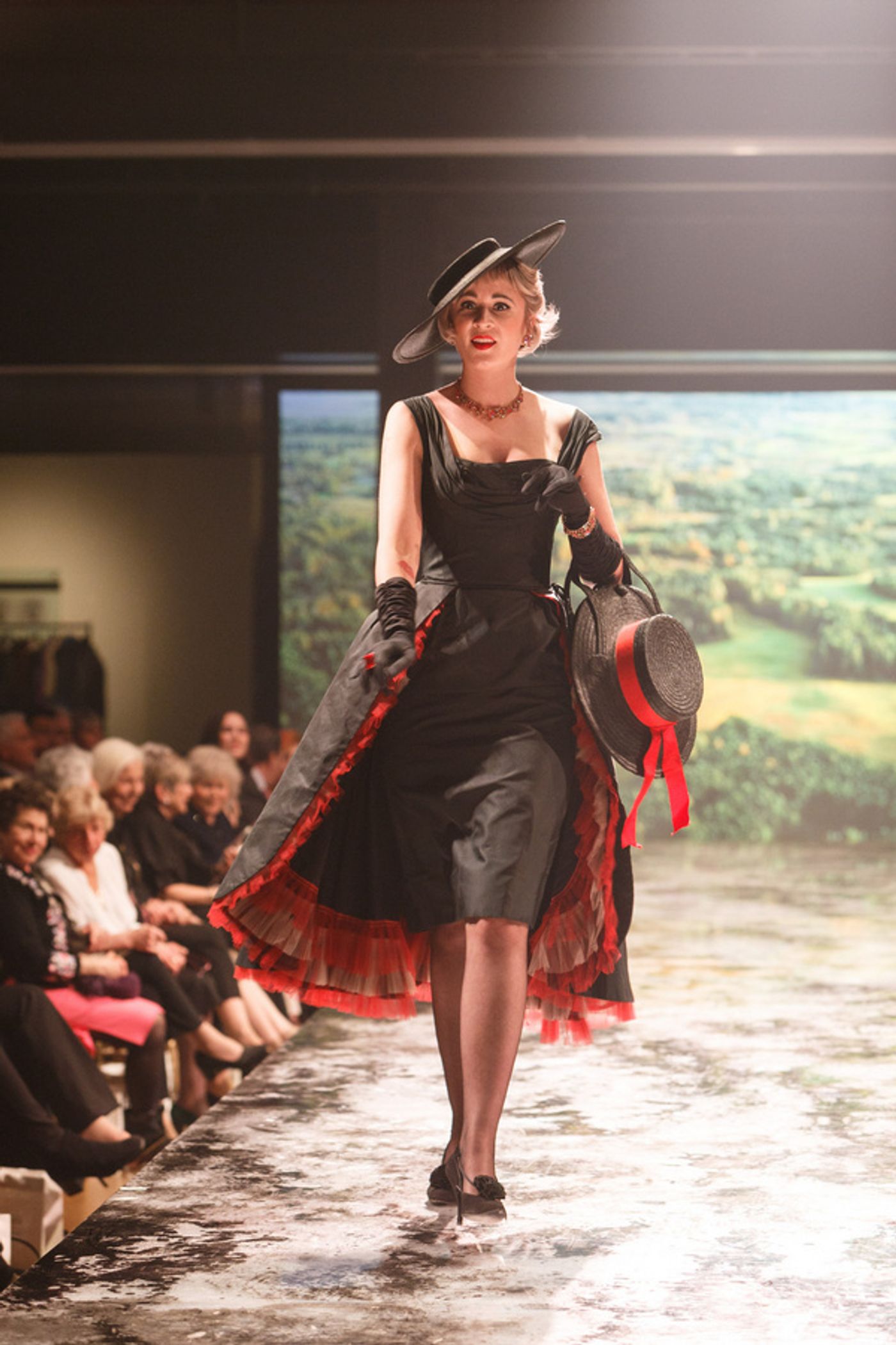 Photos: Pittsburgh Opera Presents DIVA DREAMS AND FASHION QUEENS Fashion Show  Image