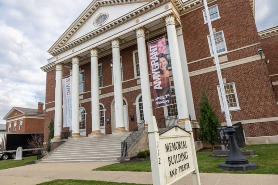 Photos: Inside Mount Vernon Arts Consortium presents AMY GRANT Image
