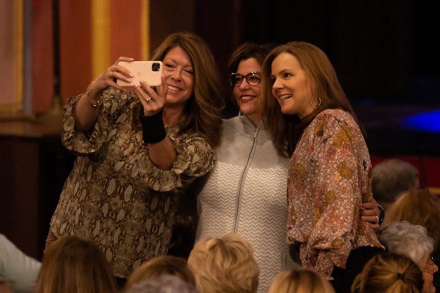 Photos: Inside Mount Vernon Arts Consortium presents AMY GRANT Image