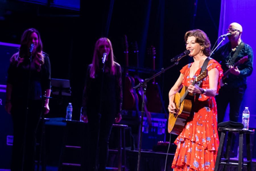 Photos: Inside Mount Vernon Arts Consortium presents AMY GRANT Image