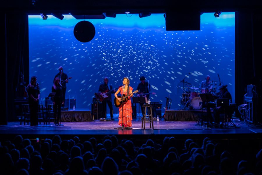 Photos: Inside Mount Vernon Arts Consortium presents AMY GRANT Image