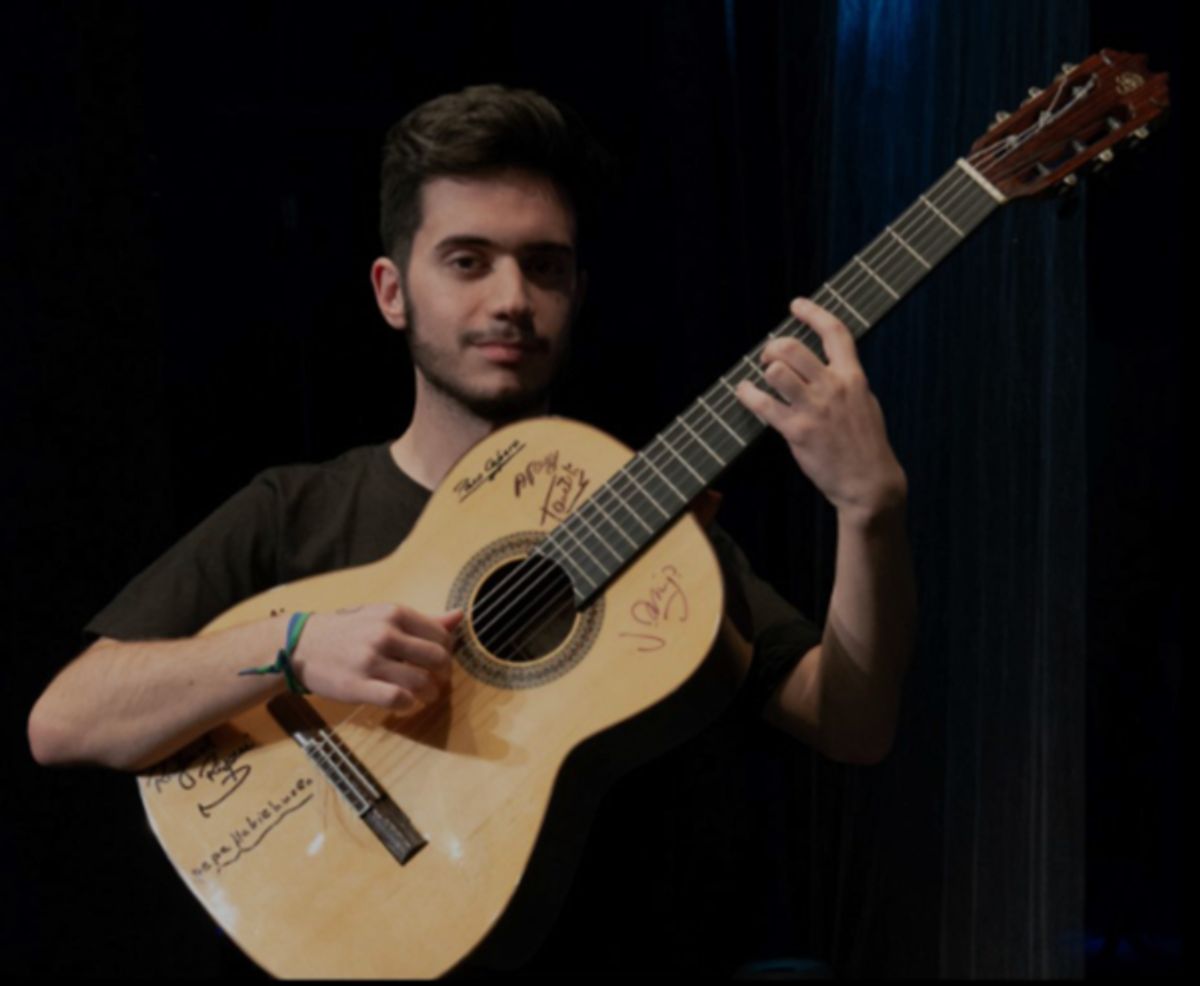 Guitarrista Jordi Centeno at Photos: Barcelona Flamenco Ballet Brings LUXURIA to Alex Theatre