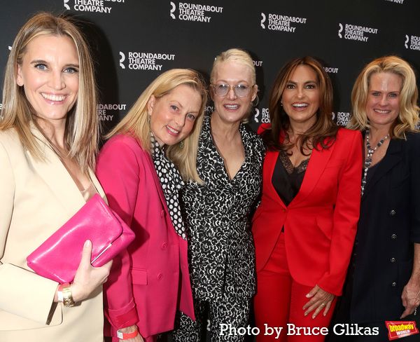 Alexandra Wentworth, Mariska Hargitay and friends Photo