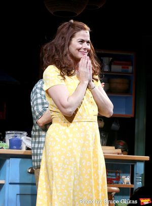 Debra Messing @ BroadwayWorld Debra Messing Photo