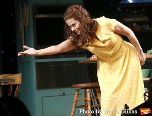 Debra Messing @ BroadwayWorld Debra Messing Photo