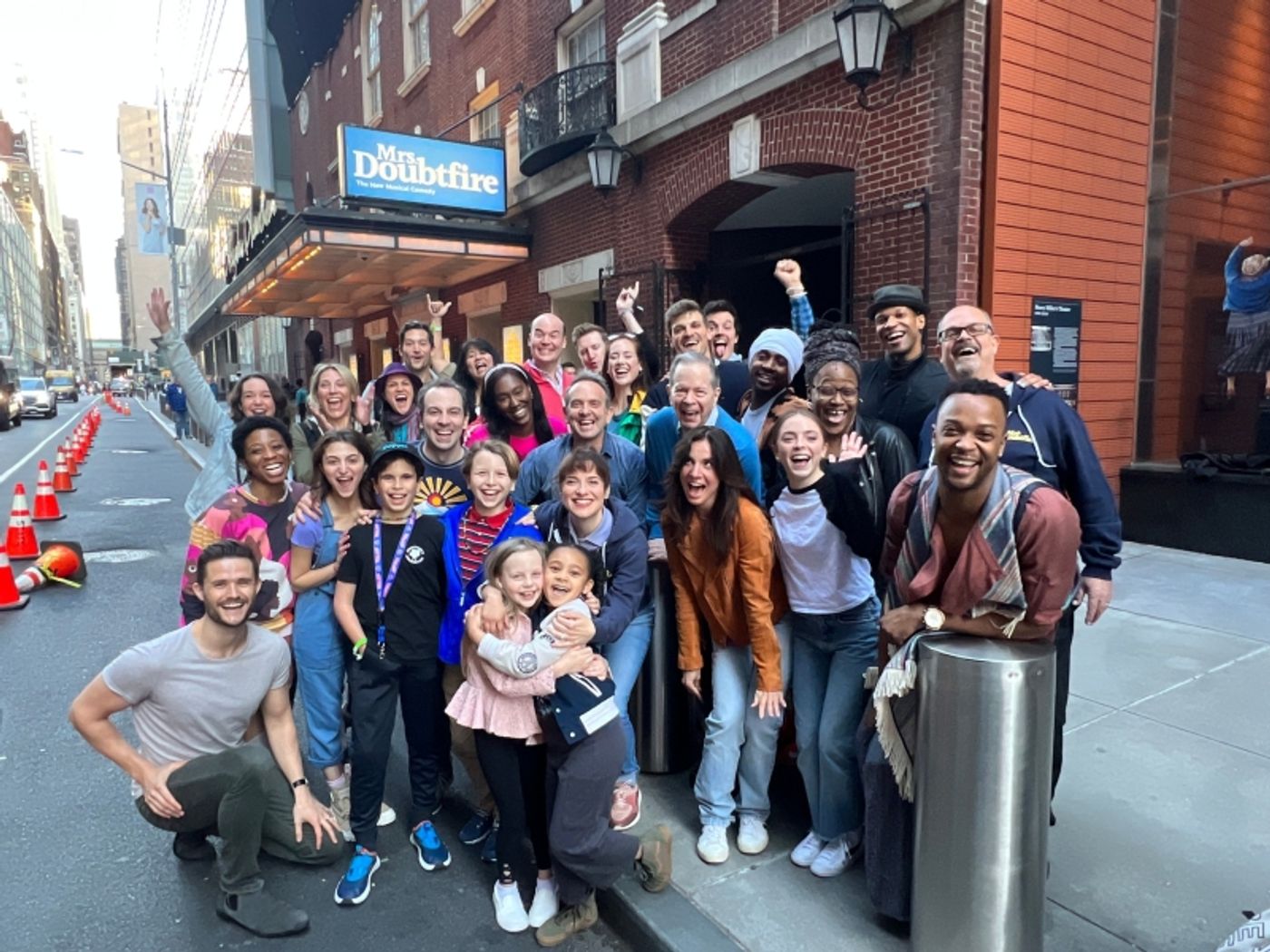 PHOTO: MRS. DOUBTFIRE Cast Reunites at the Sondheim Theatre  Image