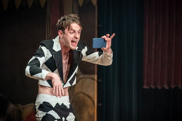 Photos: First Look at the World Premiere of SCANDALTOWN — photo 6 of 12