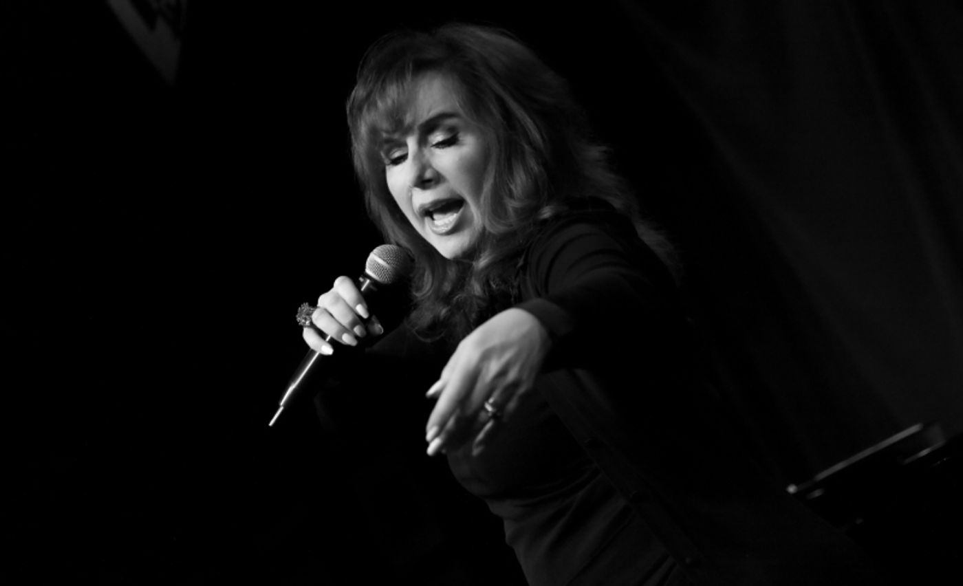 Review: DEBBIE GRAVITTE PLUS ONE... WITH STEPHEN SCHWARTZ Turns Birdland Into a Living Room  Image