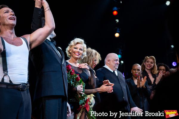 Pamela Anderson and the cast of CHICAGO Photo