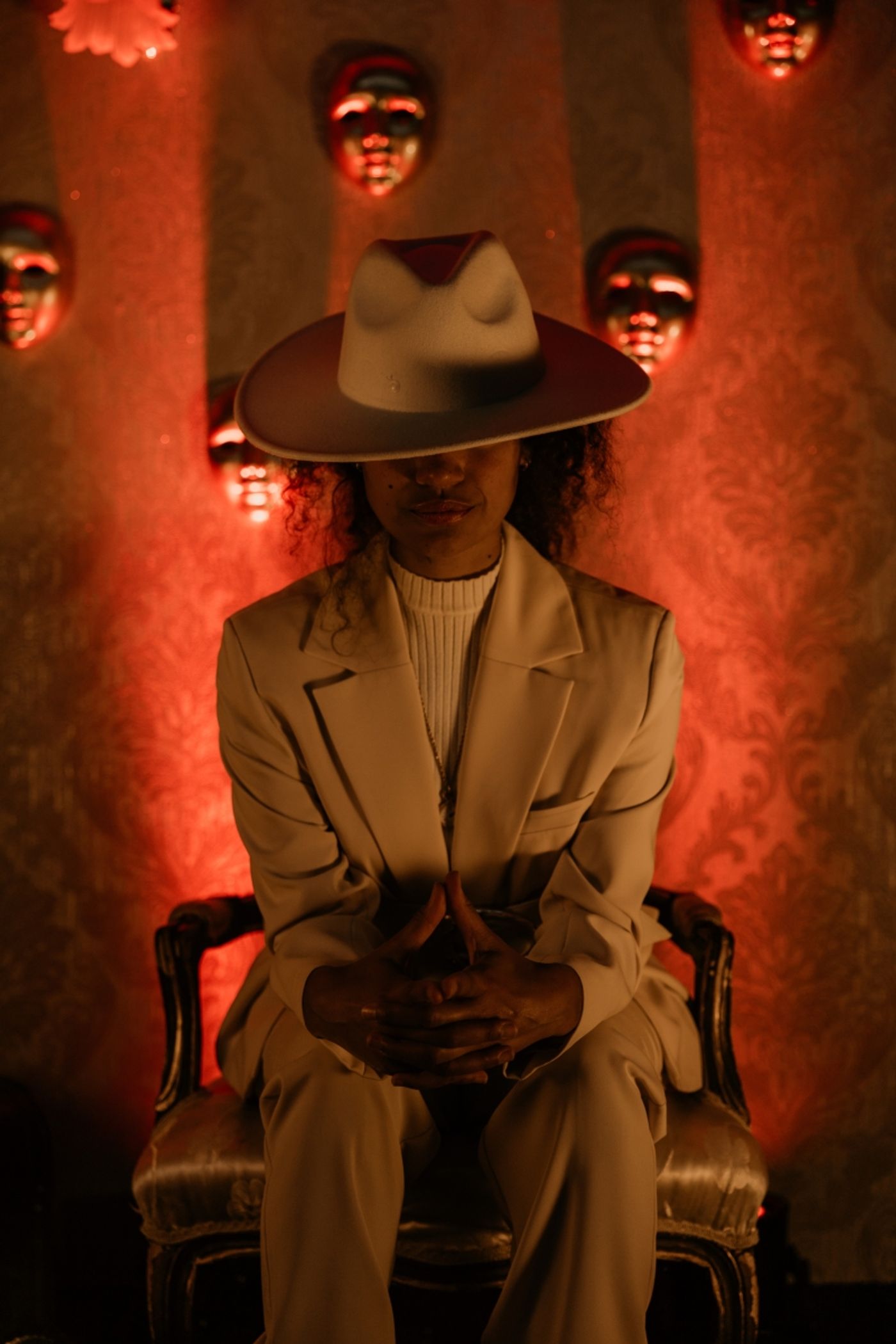 Feature: NIEUW SOORT THEATER ZET VOET OP NEDERLANDSE BODEM! Feature: NIEUW SOORT THEATER ZET VOET OP NEDERLANDSE BODEM! Image