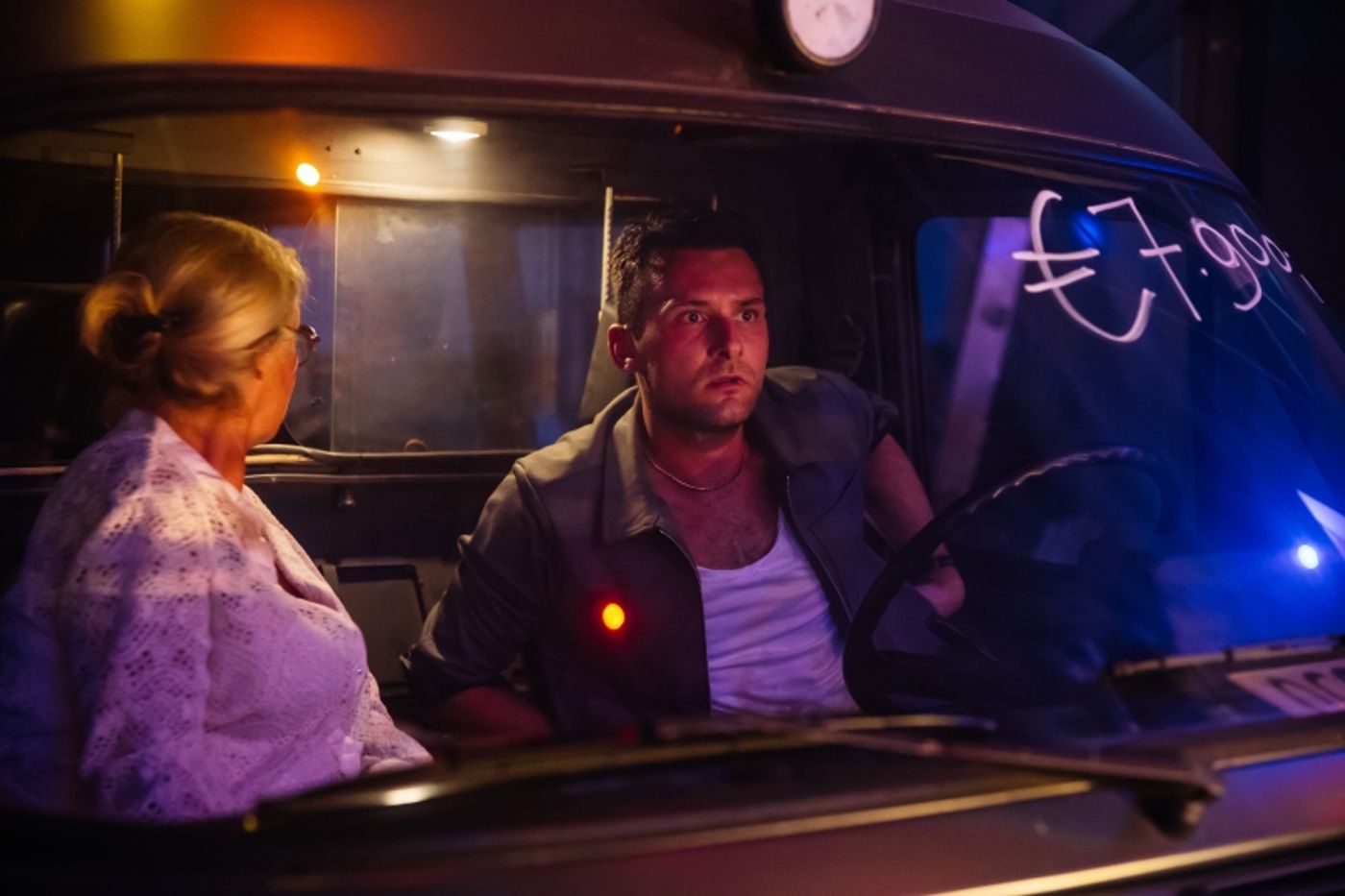 Feature: NIEUW SOORT THEATER ZET VOET OP NEDERLANDSE BODEM! Feature: NIEUW SOORT THEATER ZET VOET OP NEDERLANDSE BODEM! Image