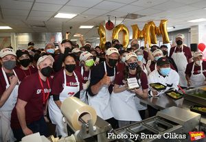 Hugh Jackman, Sutton Foster and God’s Love We Deliver Volunteers & Staff Photo