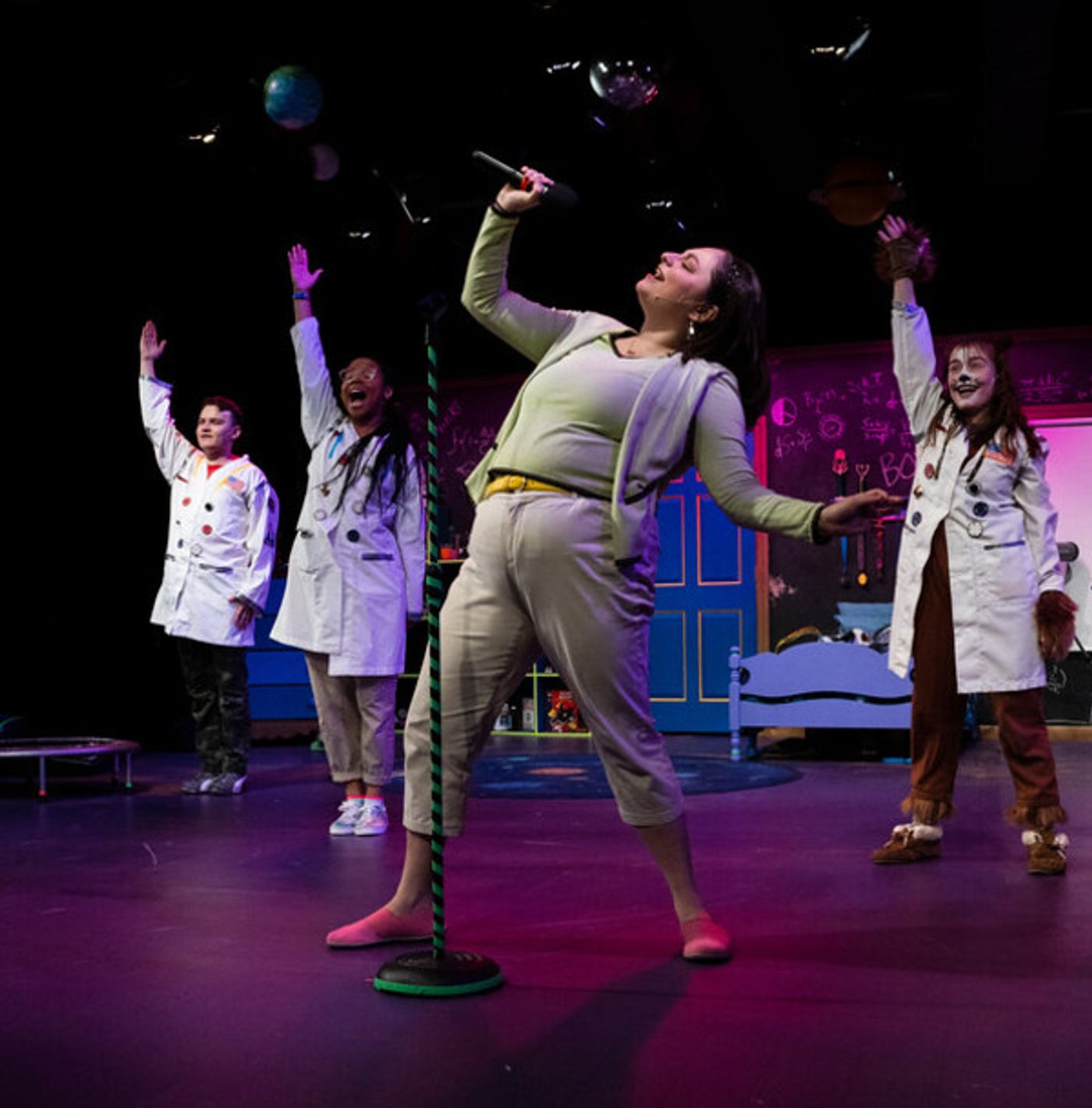 Photos: First Look at THE AMAZING ADVENTURES OF DR. WONDERFUL (AND HER DOG!) at Playhouse on Park  Image