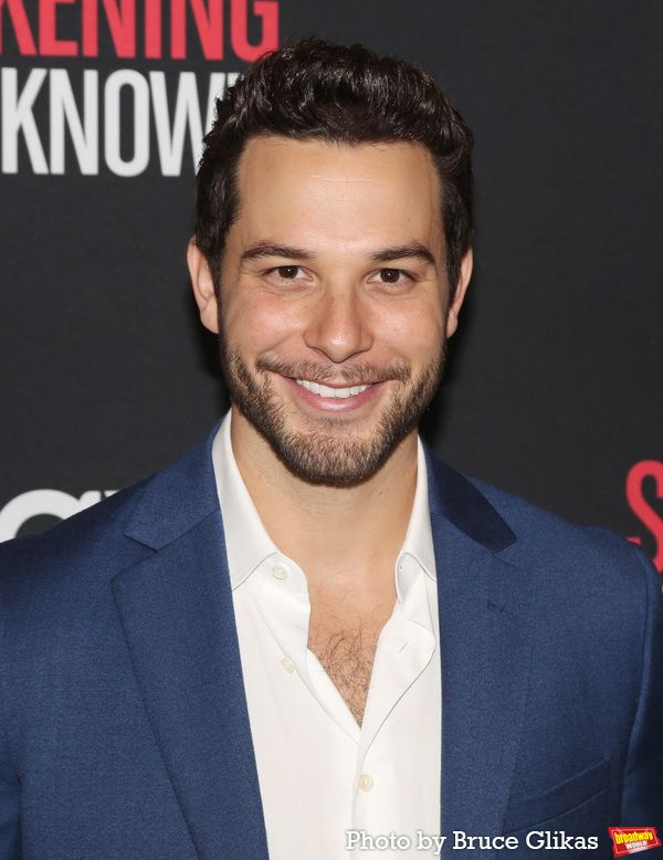 Skylar Astin Photo