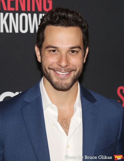 Skylar Astin Photo