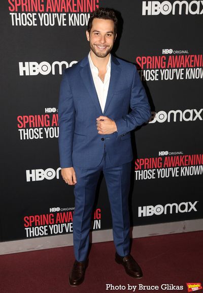 Skylar Astin Photo