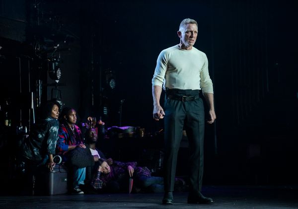 Eboni Flowers, Bobbi MacKenzie, Phillip James Brannon, Maria Dizzia, Daniel Craig
 Photo