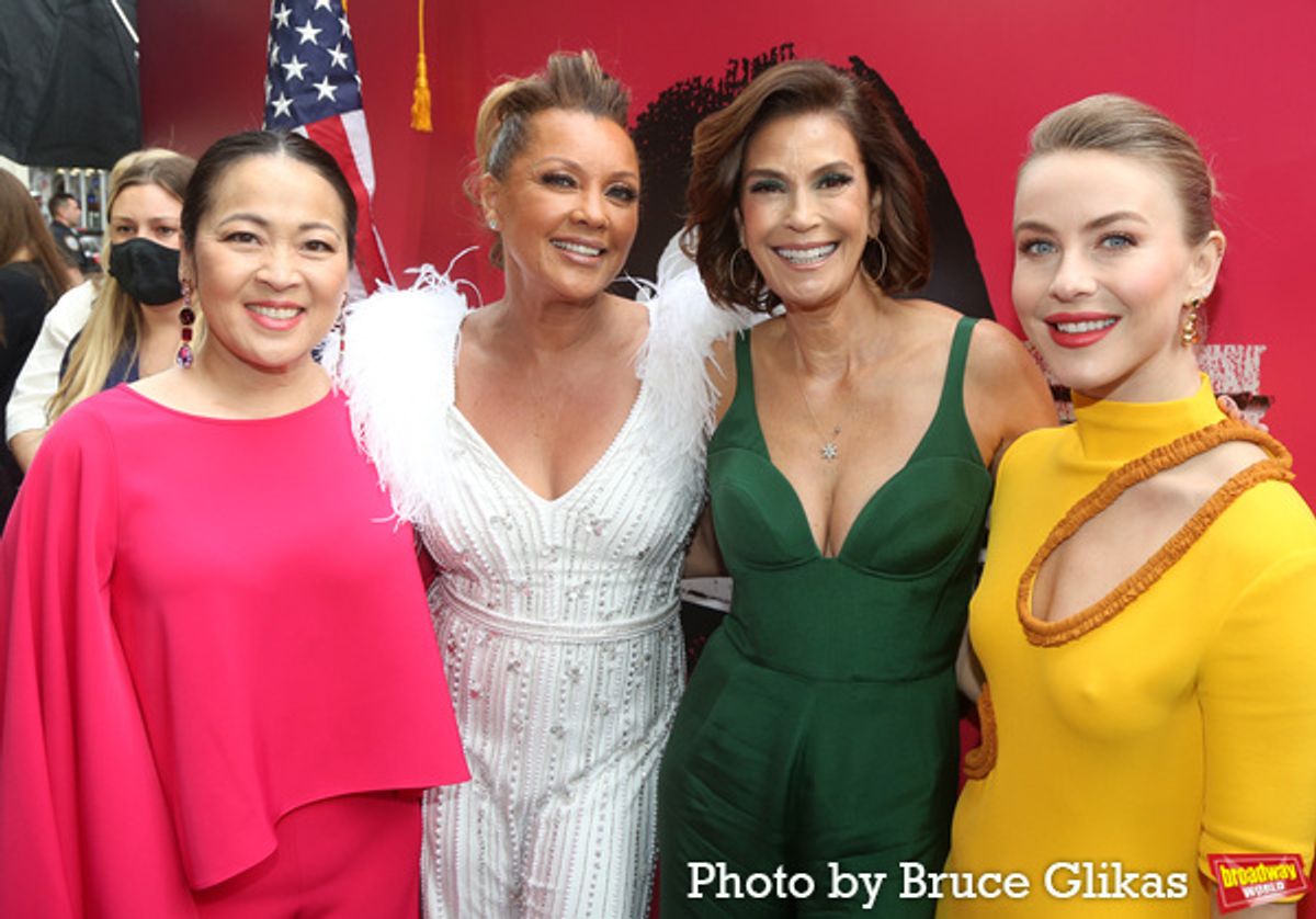 Suzy Nakamura, Vanessa Williams, Teri Hatcher, and Julianne Hough at 